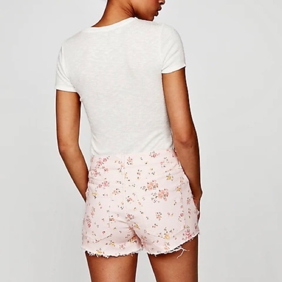 Express • Vintage High Rise Floral Denim Shorts • Size 8 - Picture 3 of 10